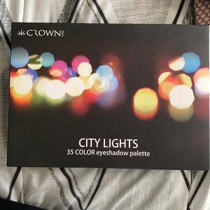 3 CROWN eyeshadow palette